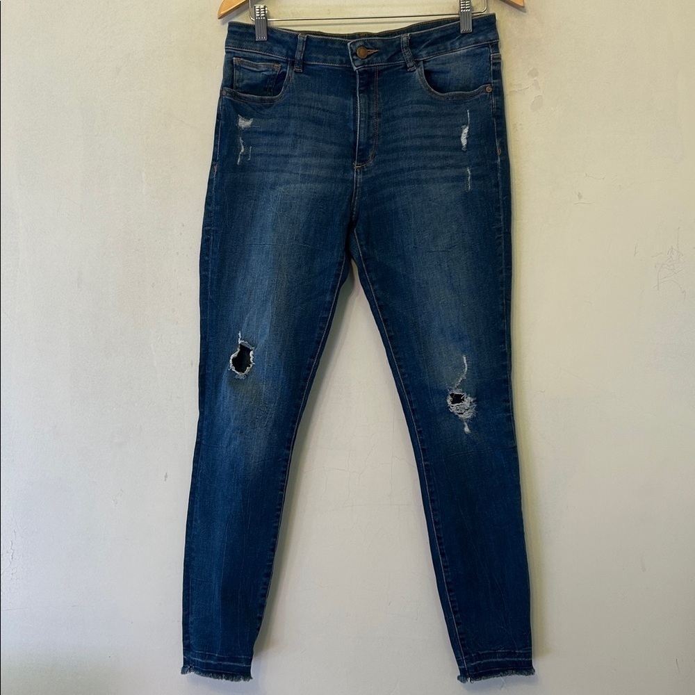 DL1961 mid rise skinny distressed denim jeans Size 32 EUC
